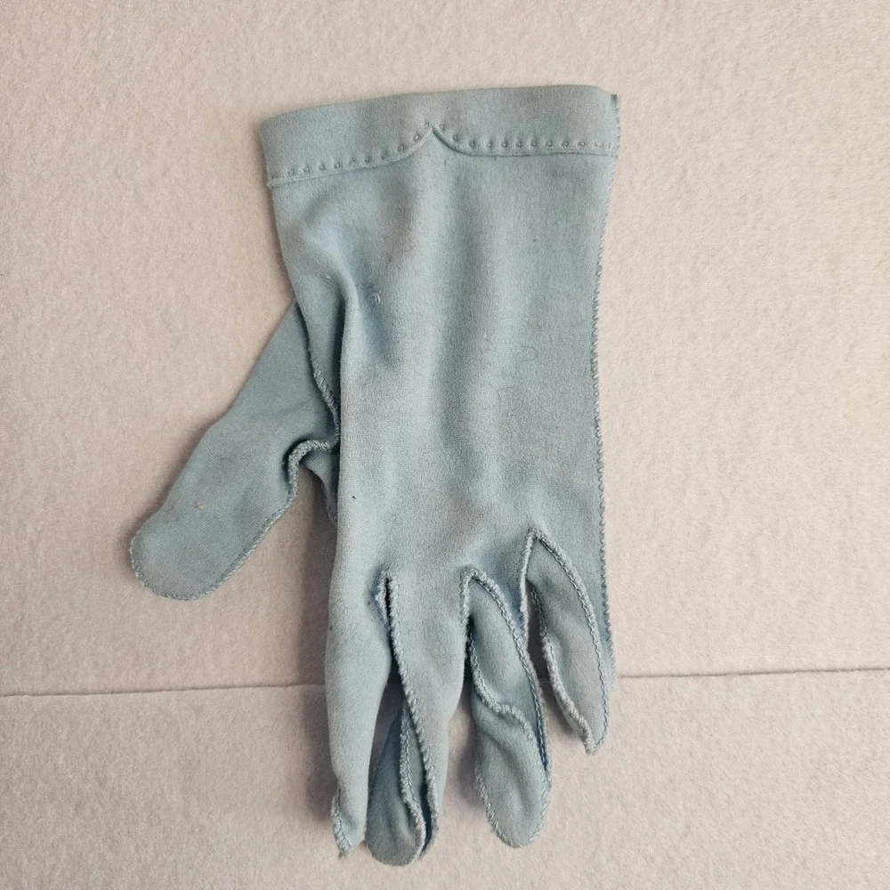 Vintage Crescendoe Powder Blue Cotton Shortie Glove Scalloped Cuff Size 6.5 READ